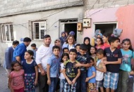 Yetim çocuklar ile annelerinin hayatlarına dokunuyor