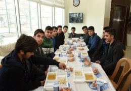 YGS’ye girecek öğrencilere moral yemeği verildi