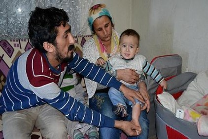 Yiğit bebek, ameliyat olmazsa ayağını kaybedecek