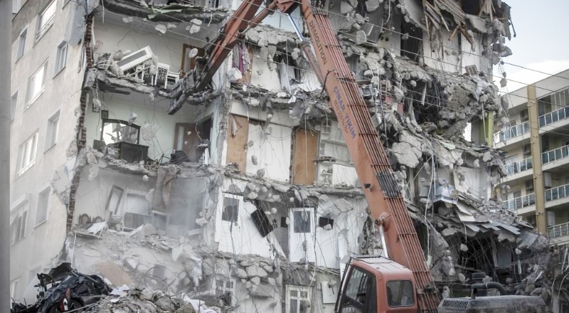 Yıkılan binalara ilişkin soruşturmada 7 kişi tutuklandı