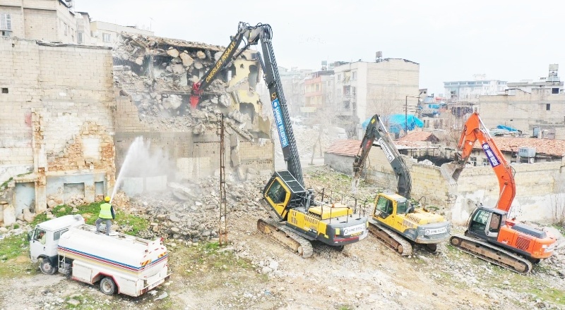 Yıkımı, mühendis adaylarıyla birlikte izledi
