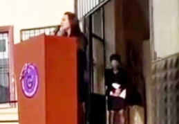 ‘Yıkın Heykellerimi’ şiirini okuyan öğretmen açığa alındı