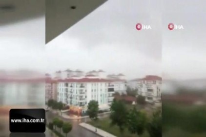 Yıldırım düşme anı böyle görüntülendi