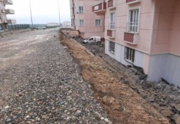 Yıldırım, duvarı yıktı