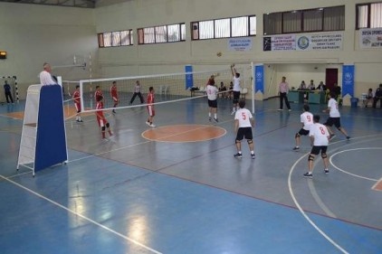 Yıldız Erkekler Voleybol  Grup müsabakaları başladı