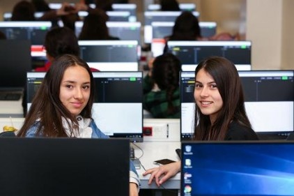 Yıldız Kızlar Bilişim Teknolojileri Eğitim Programı&#8217;nda buluştu