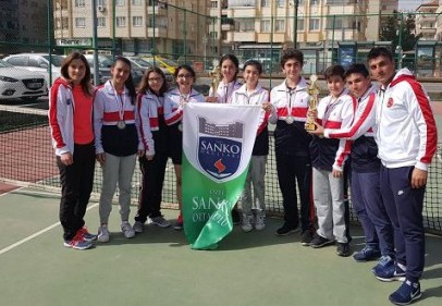 Yıldız Kızlar ve Erkekler Tenis İl Şampiyonasında ikinci oldular