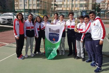 Yıldız Kızlar ve Erkekler Tenis İl Şampiyonasında ikinci oldular