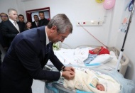 Yılın ilk bebeğine valinin adı verildi