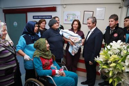 Yılın ilk bebeğini karşıladı