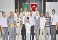 Yılın ilk boz Antep fıstığını üreten çiftçiler ödüllendirildi