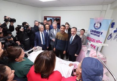 Yılın ilk ve şanslı bebeği oldu