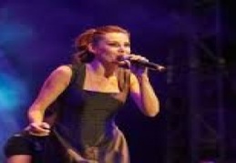 Yılsonu balosunu Funda Arar renklendirdi