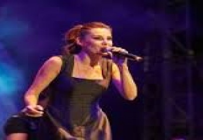 Yılsonu balosunu Funda Arar renklendirdi