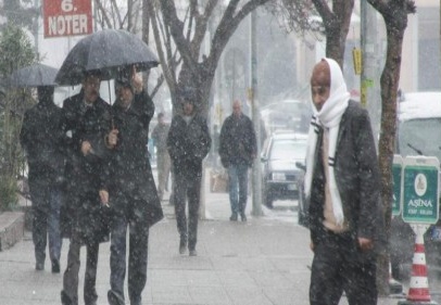 Yine kar geldi
