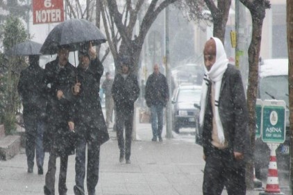 Yine kar geldi