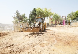 Yıpranan parklar onarılıyor