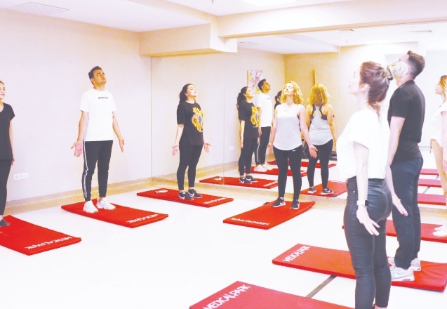 Yoga, kronik ağrıları, stresi ve anksiyeteyi azaltıyor