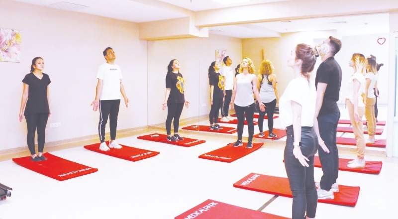 Yoga, kronik ağrıları, stresi ve anksiyeteyi azaltıyor