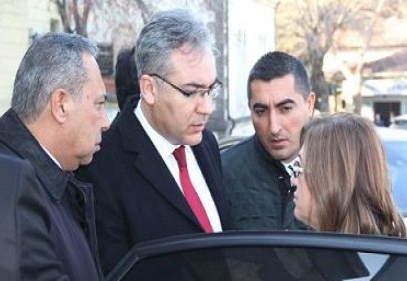 Yoğun bakımda yatan yaralı polise gözünü kaybettiği söylenmedi