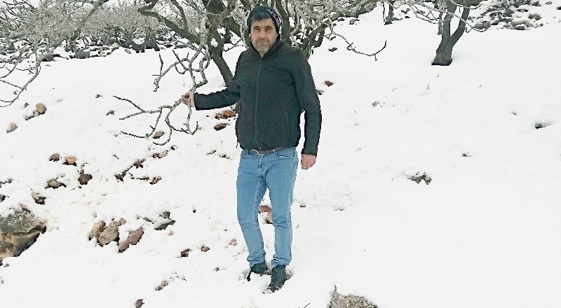 Yoğun kar yağışı 5 kırsal mahallenin yolunu kapattı