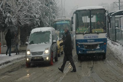 Yoğun kar yağışı hayatı olumsuz etkiliyor