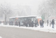 Yoğun kar yağışı sürüyor