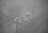 Yoğun sis hava trafiğini de aksatıyor