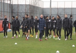 Yoğun yağmur altında çalıştılar