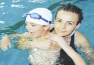 Yoksul çocuklar bir günlük havuz keyfi yaşadı