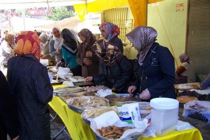 Yoksul öğrenciler için kermes düzenlendi