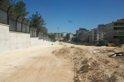 Yol çalışması sürüyor