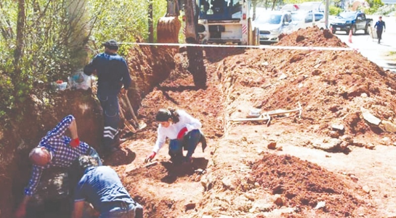 Yol çalışmasında 2 bin 300 yıllık mezar bulundu