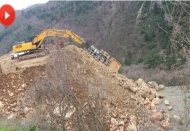 Yol Çalışmasında Hafriyat Kamyonu Devrildi