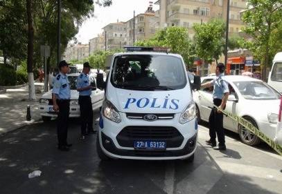 Yol vermeme kavgası:10 yaralı