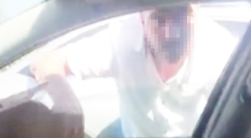 Yol vermeyen sürücüye karton kutuyla saldırdı