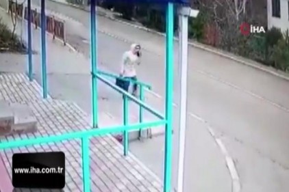 Yola düşen kadın ölümden kıl payı kurtuldu