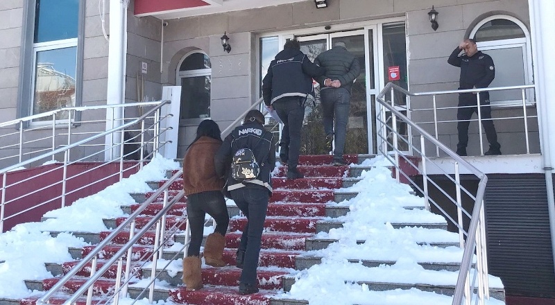 Yolcu otobüsünde uyuşturucu sevkiyatı