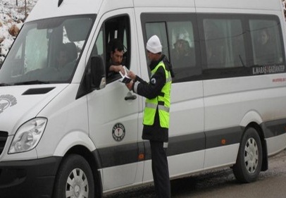 Yolcu taşımacılığı yapan araçlar denetleniyor