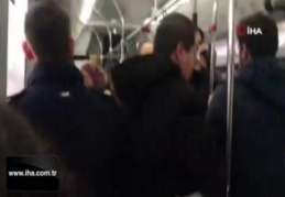 Yolculara küsen şoför dakikalarca otobüsü bekletti