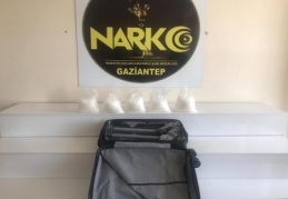 Yolcunun valizinden 5 kilo uyuşturucu çıktı 