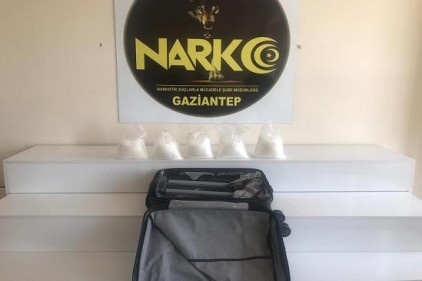 Yolcunun valizinden 5 kilo uyuşturucu çıktı 