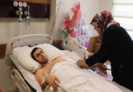 Yolda halay çekenleri uyarmak isteyen şahsa taksi çarptı