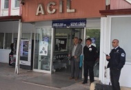 Yolda yürüyen bir şahıs kimliği belirsiz bir kişi tarafından bıçaklandı.