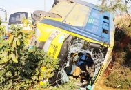 Yoldan çıkan halk otobüsü şarampole devrildi: 14 yaralı