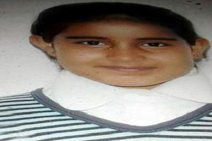 Yoldan çıkan minibüsten düşen 15 yaşındaki Ayşe Alpak, 11 günlük yaşam savaşını kaybetti