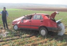 Yoldan çıkan otomobil sarımsak tarlasına girdi: 1 ölü, 2 yaralı 