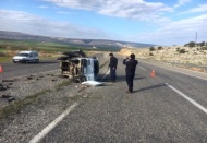 Yoldan çıkan otomobil takla attı