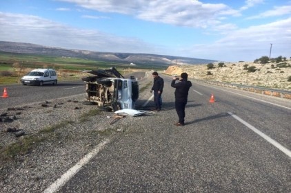 Yoldan çıkan otomobil takla attı