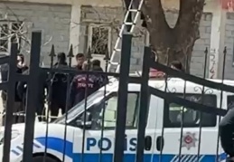 Yoldan geçenler gördüklerine inanamadı